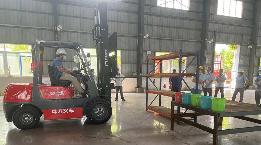 比技能 展風采！金環電器參與鶴城鎮第二屆企業職工叉車技能競賽